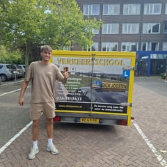 Delano voor onze lesaanhanger na het BE-examen